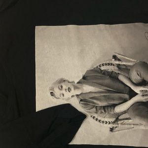 Uniqlo graphic “Marilyn Mornroe” tee.